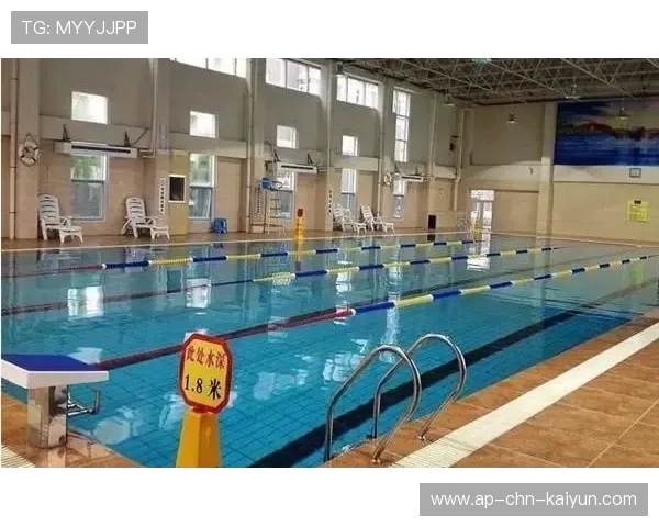 “三叉湖游泳馆：水上救生选手挑战极限反应速度”